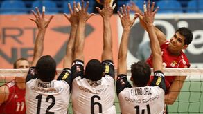 Águias batem tigres