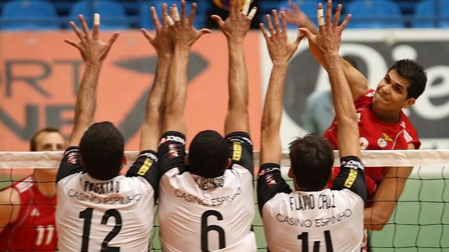 Águias batem tigres