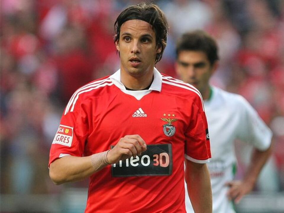Nuno Gomes continua no plantel