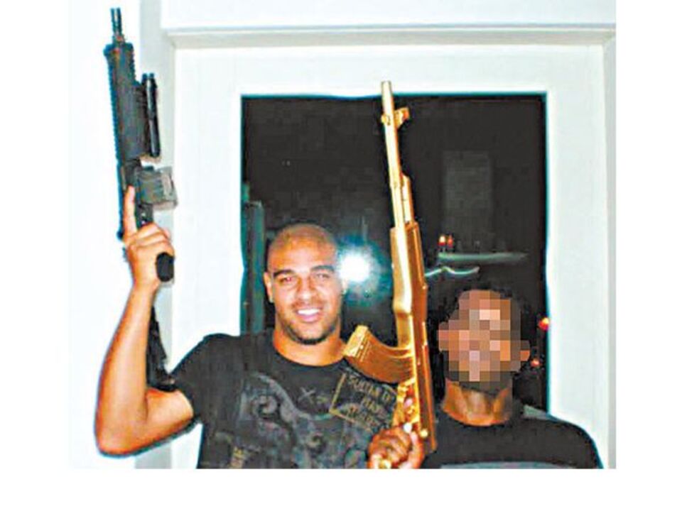 Adriano num escândalo de armas