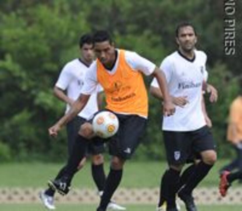 Edson Sitta brilha entre os reforços