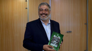 Pinotes Batista já tem o álbum do Sporting bicampeão: «Vou preencher com a ajuda da minha filha»