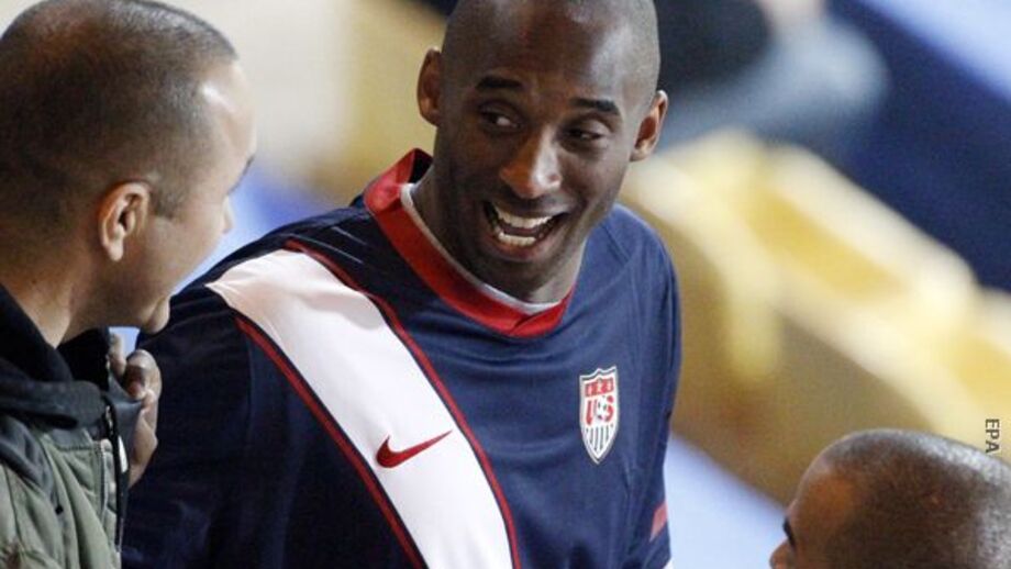 Kobe Bryant torce pela Espanha