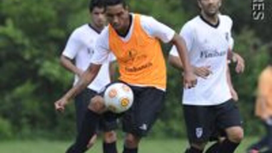 Edson Sitta brilha entre os reforços