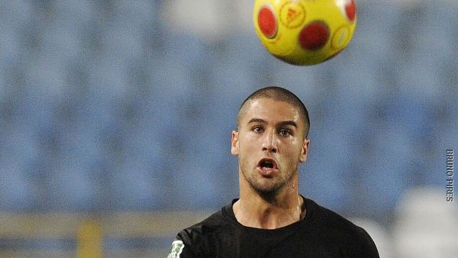 Três épocas de contrato à espera de João Ribeiro