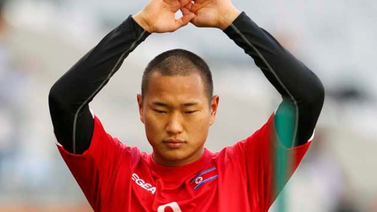 Equipas de basquetebol da Coreia do Sul em Pyongyang para jogo