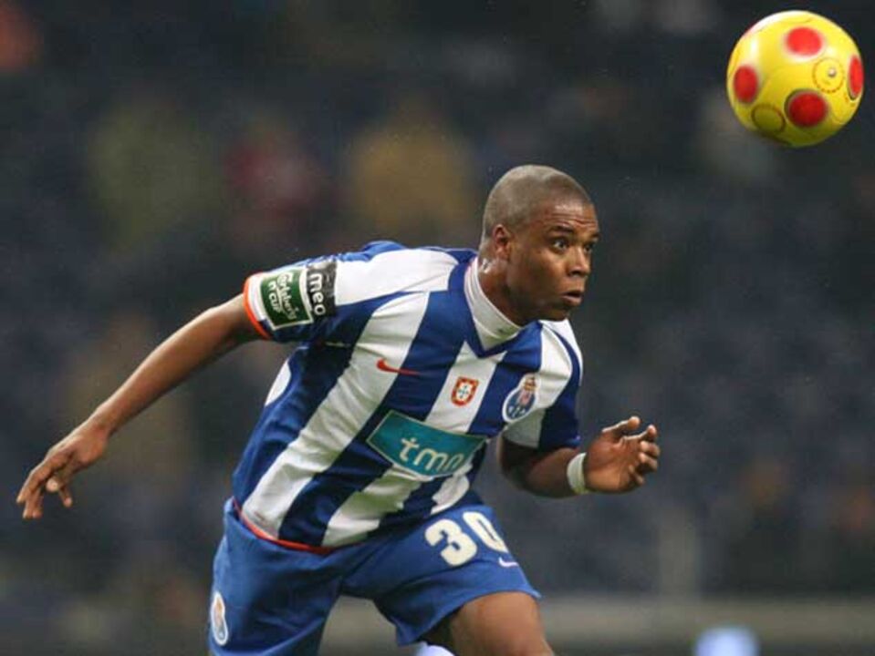 Pelé ruma ao Eskisehirspor