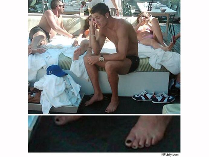 Ronaldo pinta as unhas dos pés