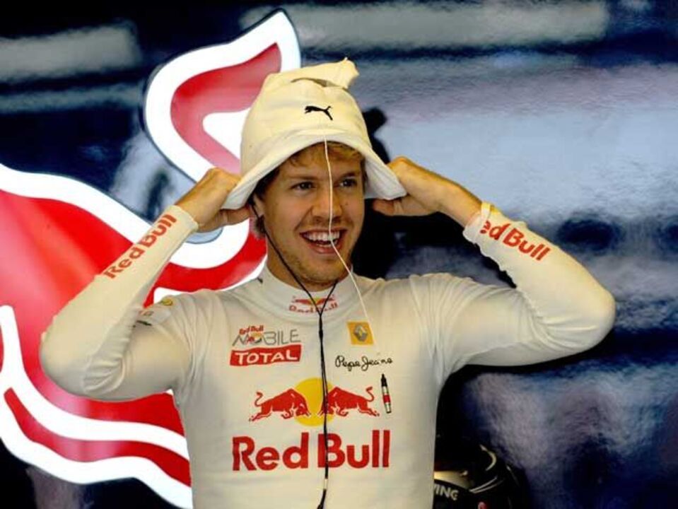 Lewis Hamilton na frente