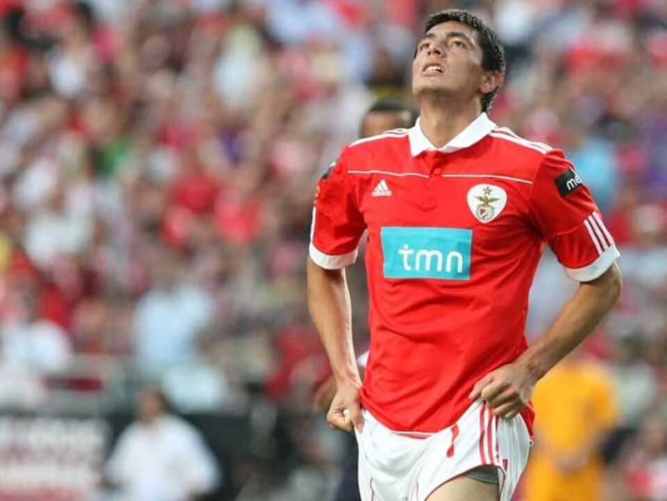 Oscar Cardozo fica de fora no Paraguai