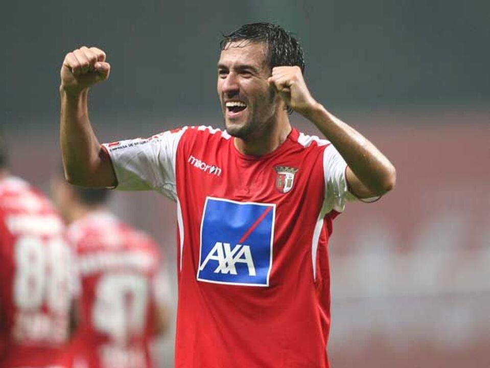 Hugo Viana assina por três anos