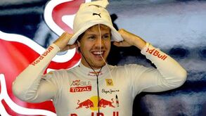 Lewis Hamilton na frente