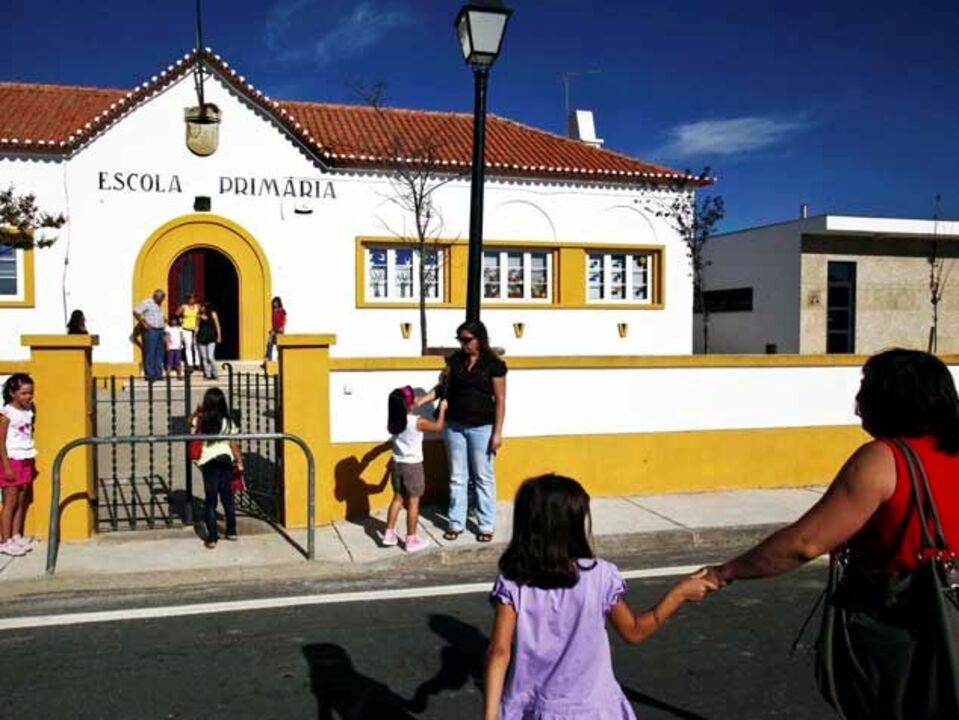 Manuais gratuitos nas escolas