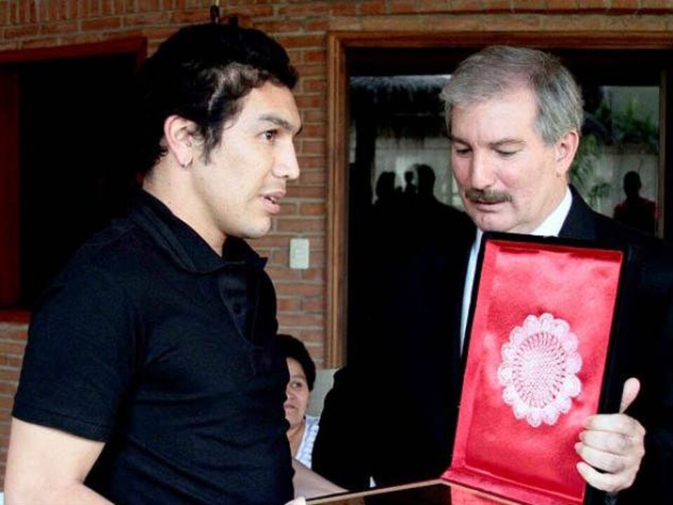 Cabañas reclama salários em atraso