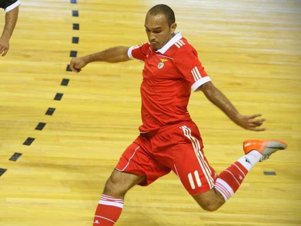 Belenenses e Benfica favoritos