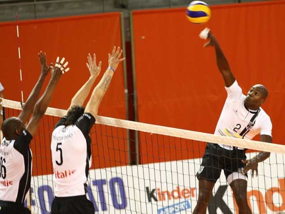 V. Guimarães na liderança