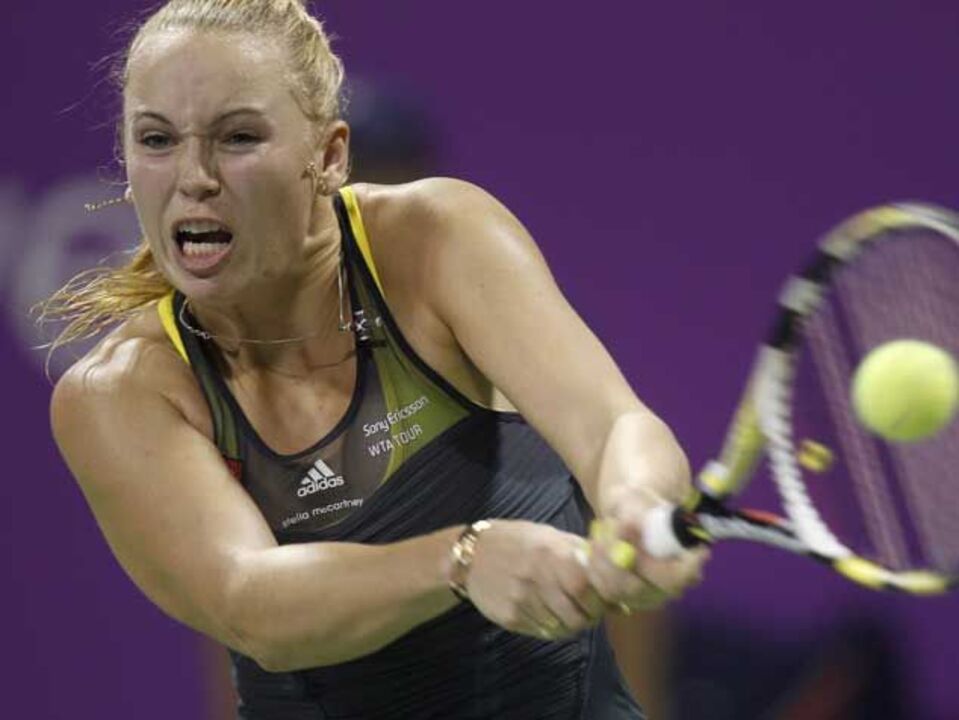 Wozniacki arrasa Dementieva