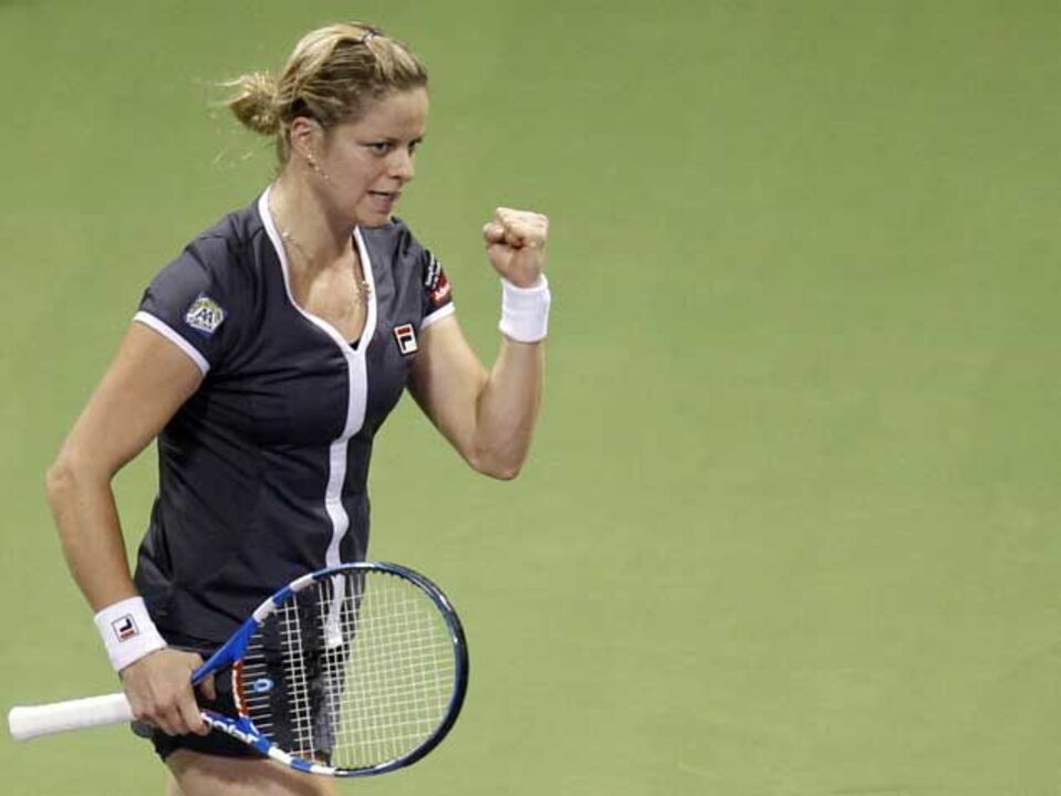 Clijsters vence primeiro set diante de Stosur