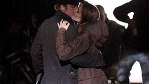 Angelina e Brad aos beijos nos bastidores de filme
