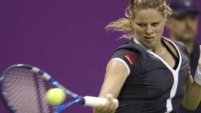 Clijsters estreia-se com vitória tranquila
