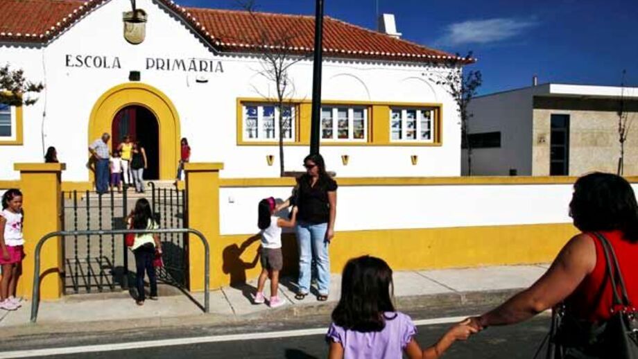 Manuais gratuitos nas escolas