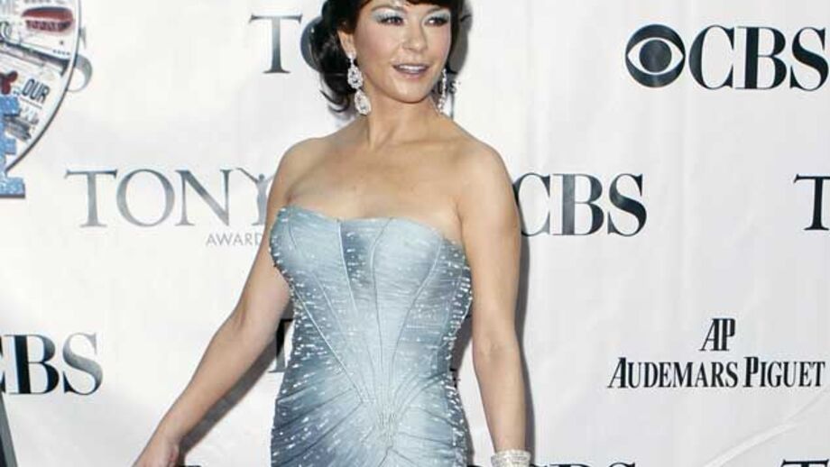 Zeta-Jones recusa papel para estar com o marido