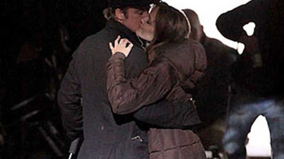 Angelina e Brad aos beijos nos bastidores de filme