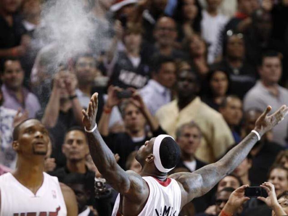 Lakers e Heat favoritos nas suas conferências
