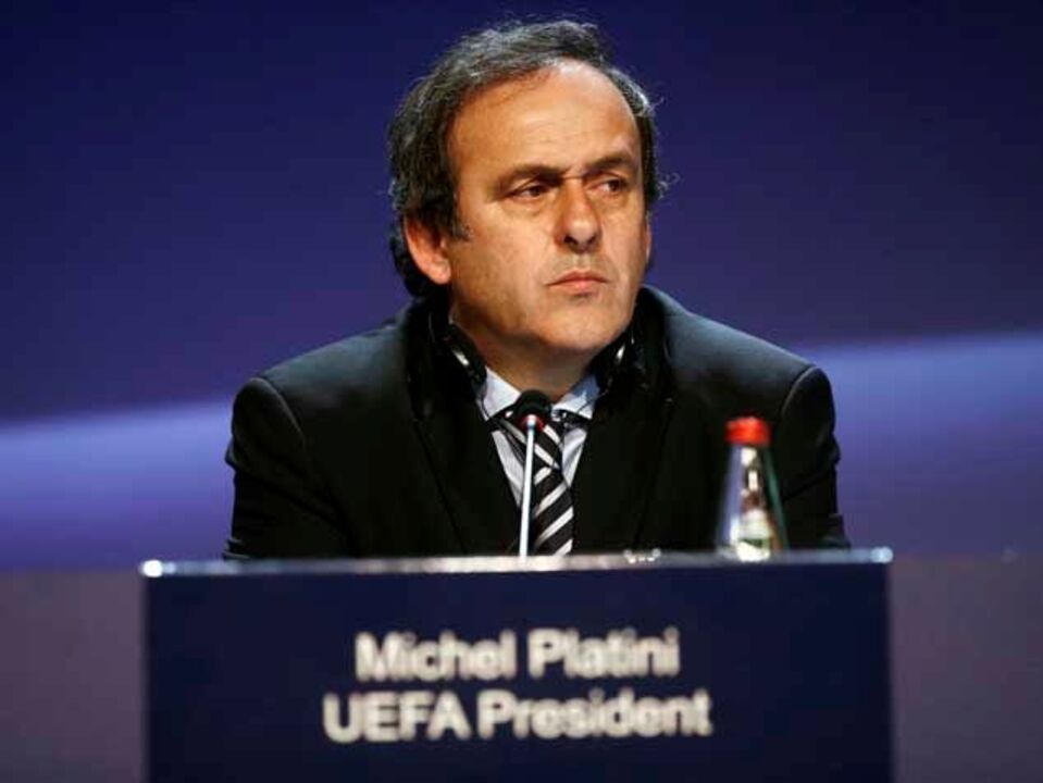 Platini: «É preciso defender alma do futebol»