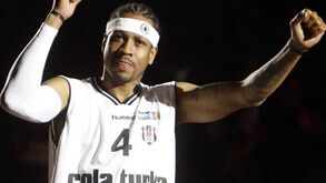 Allen Iverson estreia-se com derrota 