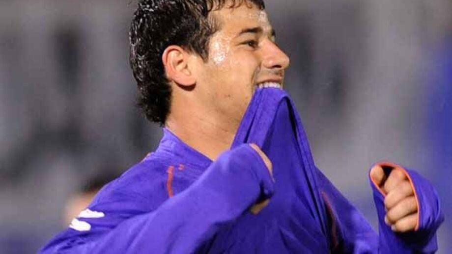 Águias negoceiam Rodrigo Mora