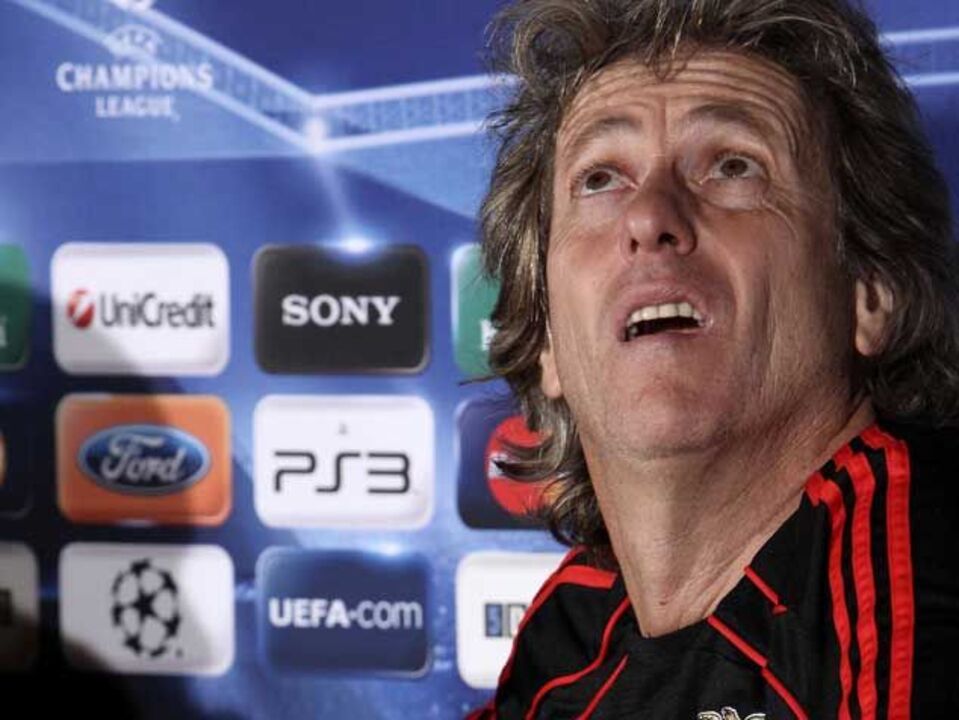 Águia quer garantir Liga Europa
