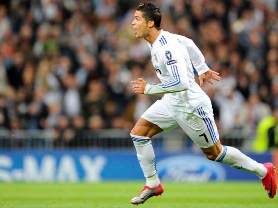 Ronaldo bate Sánchez e Zarra