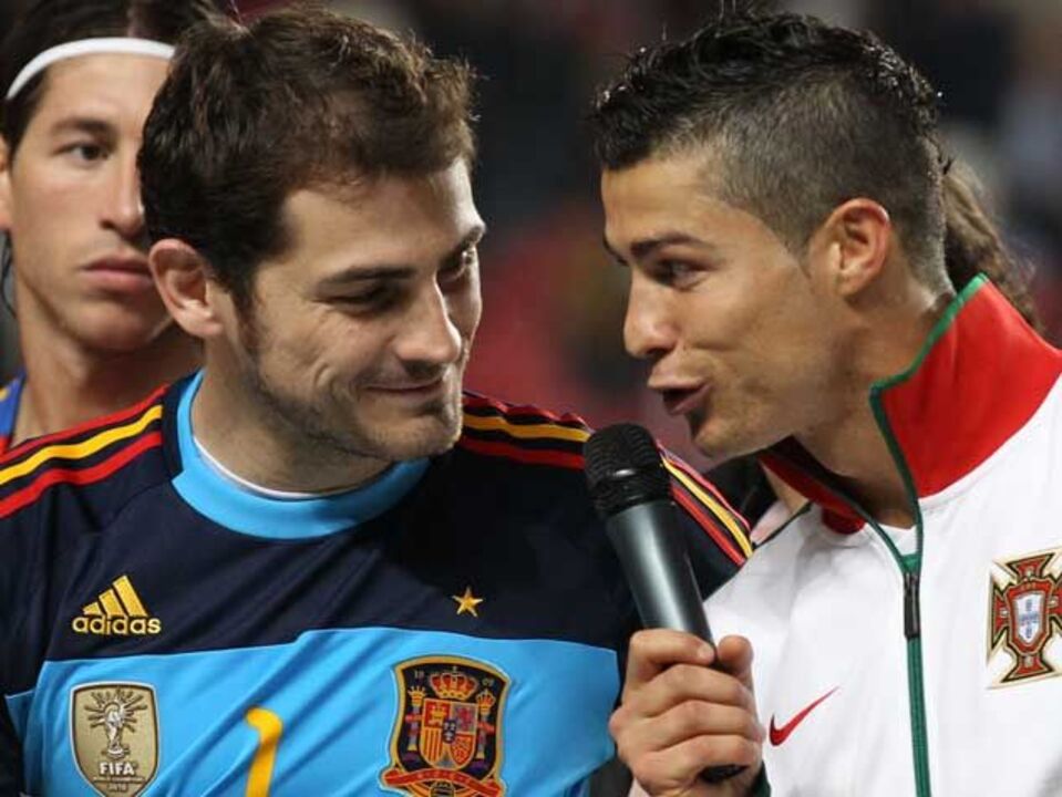 Ronaldo e Casillas de costas voltadas
