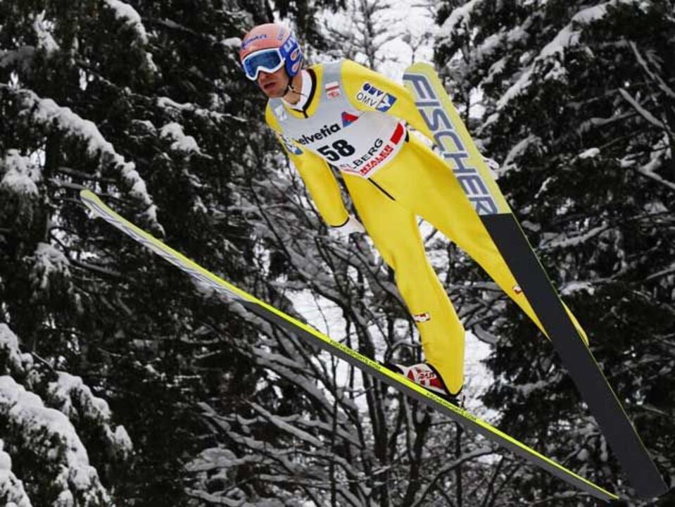 Saltos de Esqui: Andreas Kofler voa para o triunfo em Engelberg