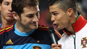 Ronaldo e Casillas de costas voltadas