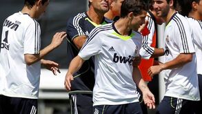 Silvino atira delegado de campo ao chão