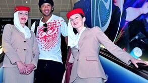 Ronaldinho muito bem acompanhado