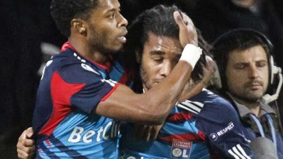 Lacazette «apura» Benfica para Liga Europa