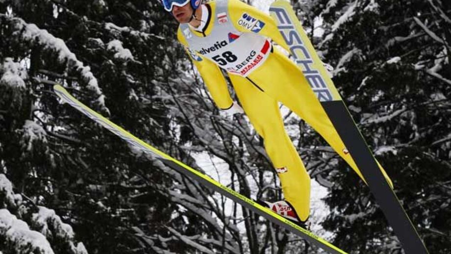 Saltos de Esqui: Andreas Kofler voa para o triunfo em Engelberg