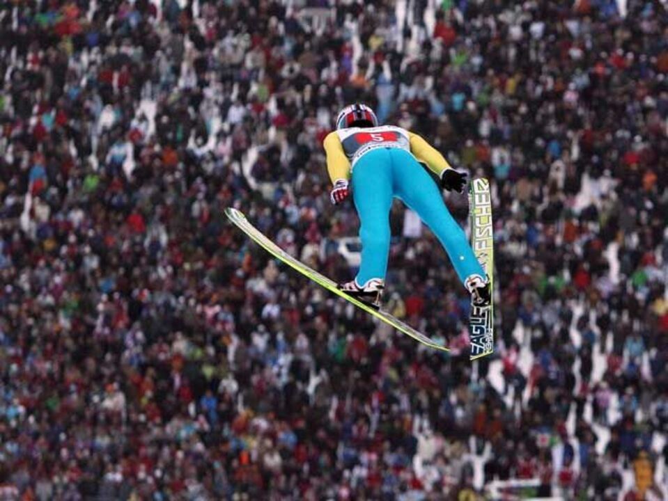 Saltos de esqui: Simon Ammann brilha em Garmisch-Partenkirchen