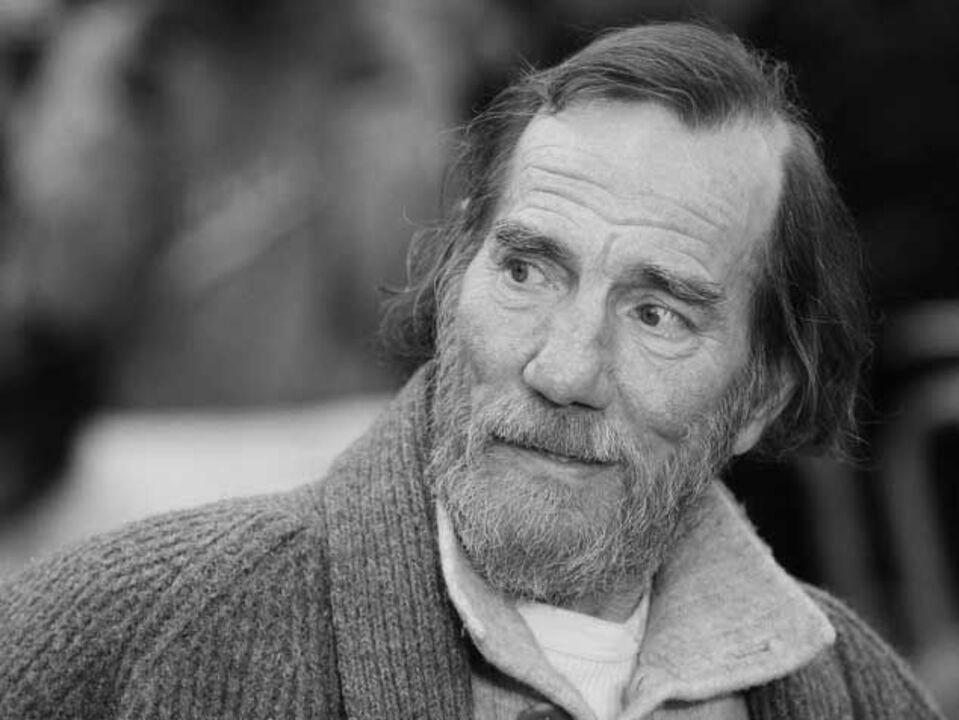 Morreu Pete Postlethwaite