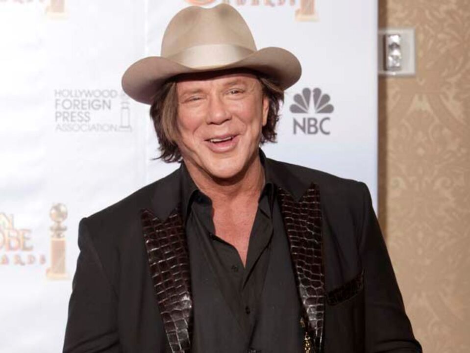 Râguebi obriga Mickey Rourke a arrancar os dentes