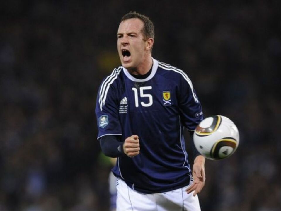 Birmingham quer Charlie Adam