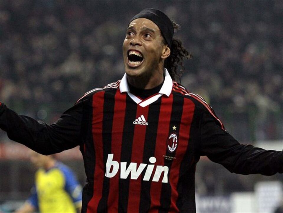 Corinthians entra na luta por Ronaldinho