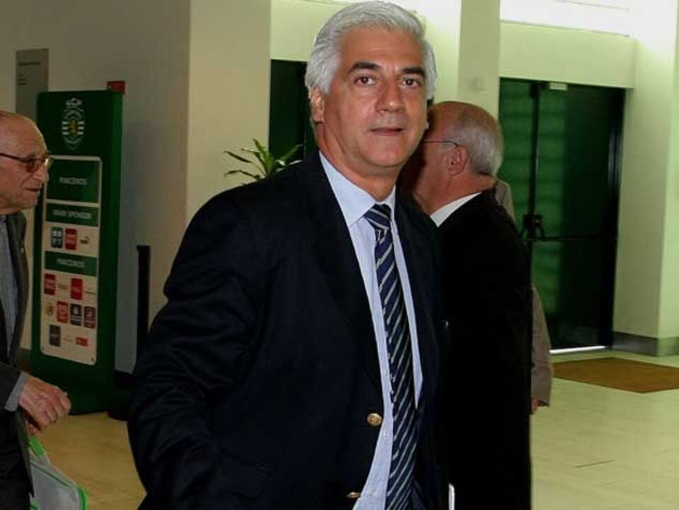 José Eduardo Bettencourt demite-se