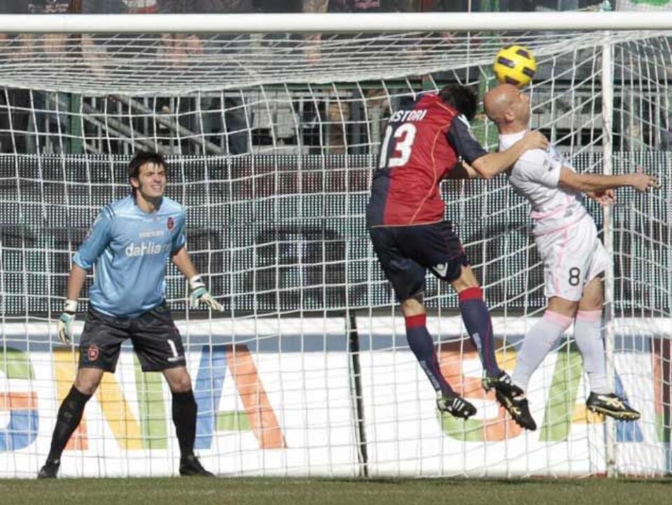 Cagliari bate Palermo (3-1)