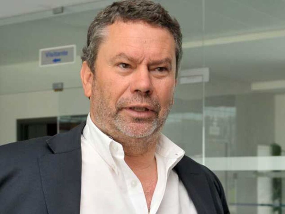 Carlos Pereira: «Poder não pode cair na rua»