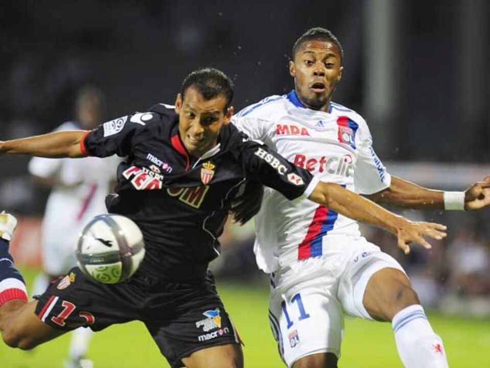 Michel Bastos na mira do Manchester United