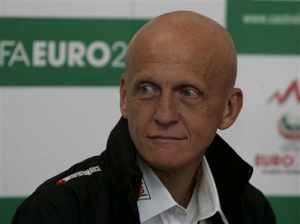 Collina é o melhor árbitro dos últimos 25 anos